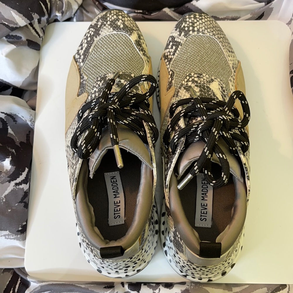 Steve Madden Sneakers